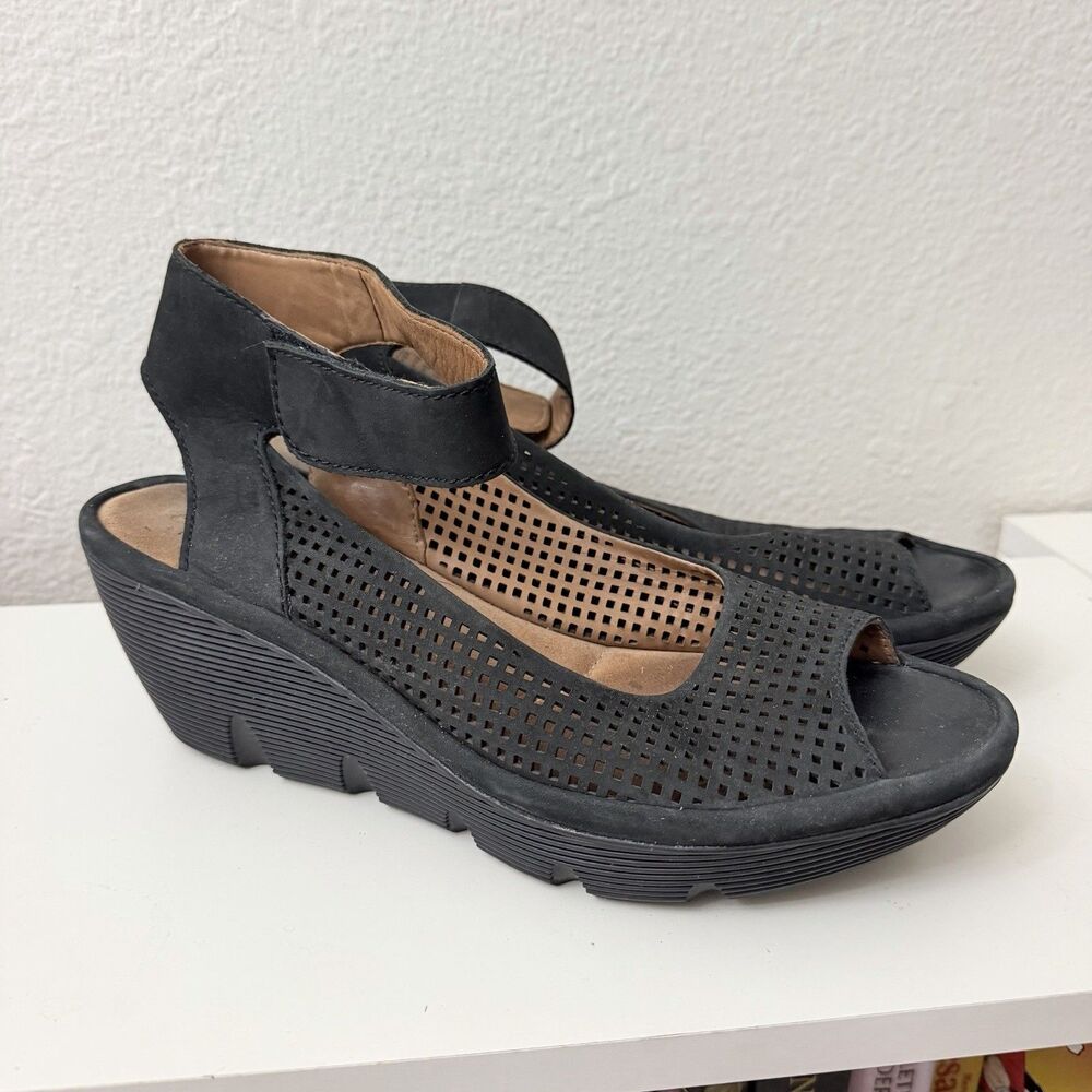 Clarks Artisan Black Nubuck Wedge Sandals Peep Toe Hook Loop Women’s 11 - Picture 2 of 11